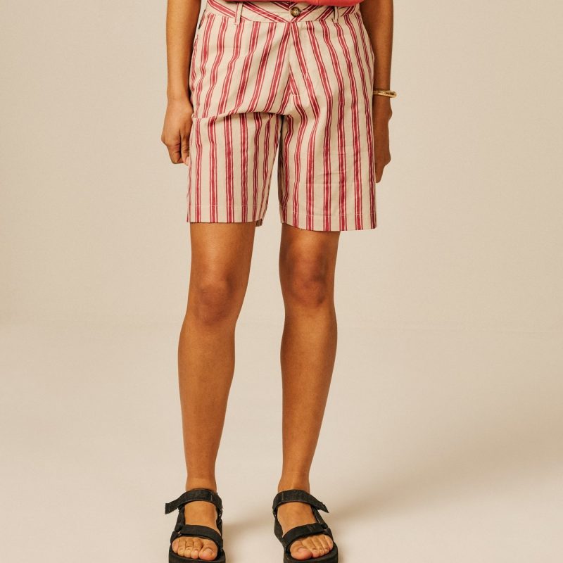Olly - F - Short